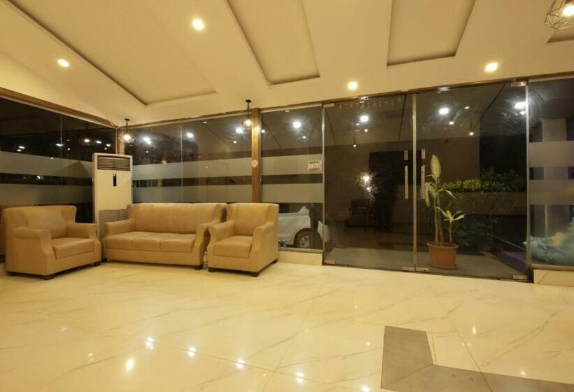 酒店 Bluebell Beach Resort Candolim