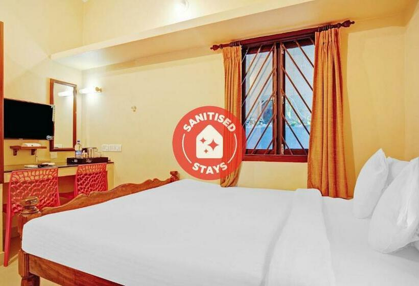 בית מלון כפרי Collection O 84531 Auro Castle Residency