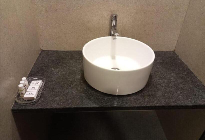 בית מלון כפרי Khushi Riverside Resort & Spa