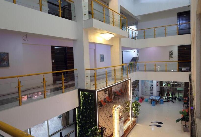 فندق Nilaya Nest Away