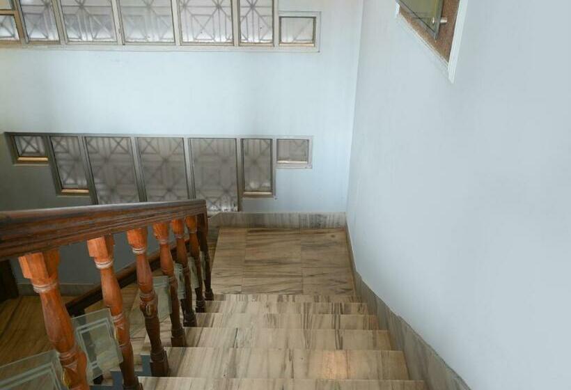 호텔 Oyo 84477 M Palace Villa