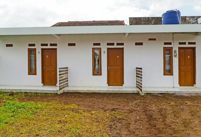 ホテル Oyo 90809 Homestay Black Pink Merah Jambu