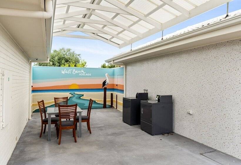 هتل Best Western Adelaide Airport  Formerly Parador Inn