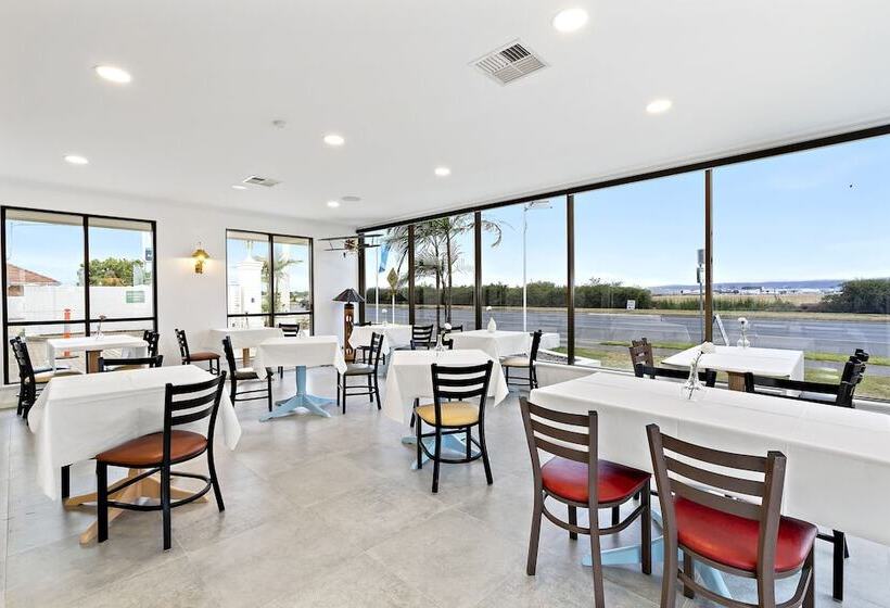 هتل Best Western Adelaide Airport  Formerly Parador Inn