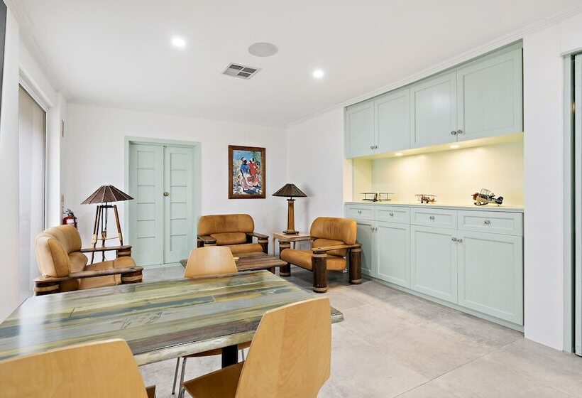 هتل Best Western Adelaide Airport  Formerly Parador Inn