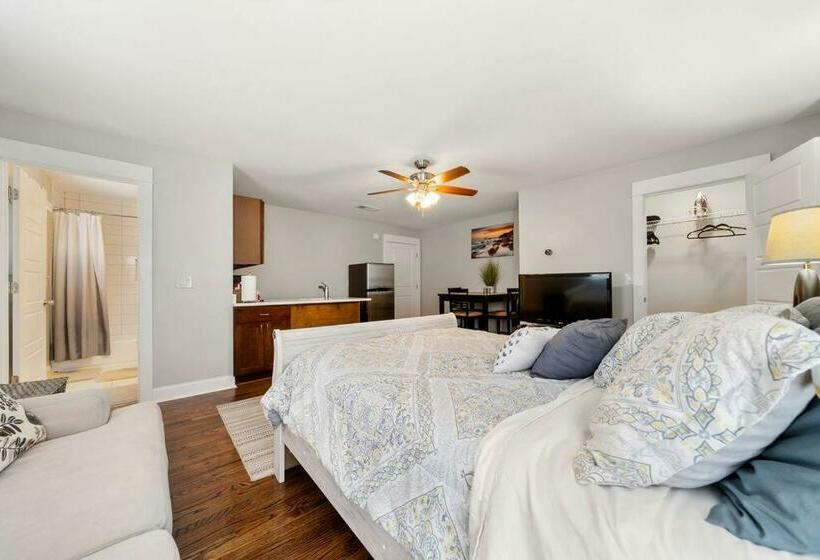 Пансион Lovely Cozy Studio In Heart Of Atlanta