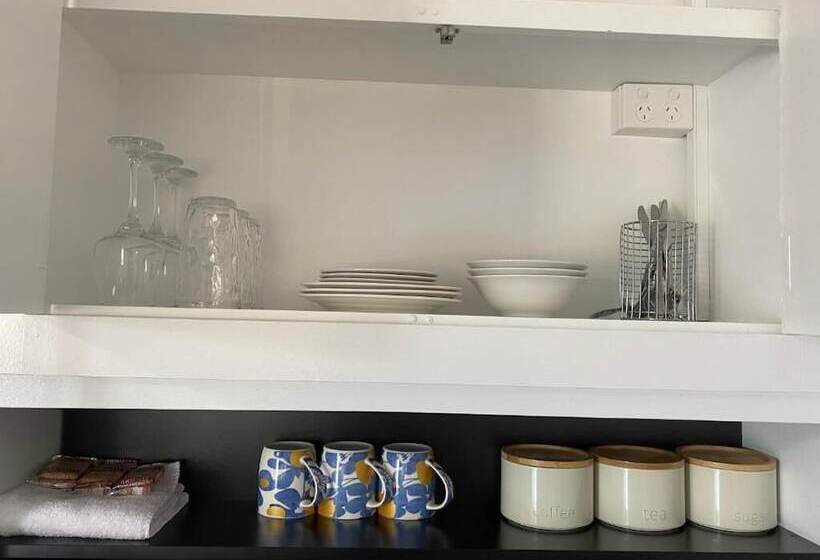 The Seaview Tavern Motel