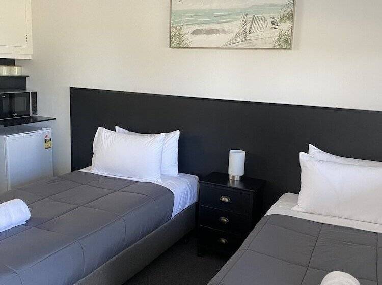 The Seaview Tavern Motel