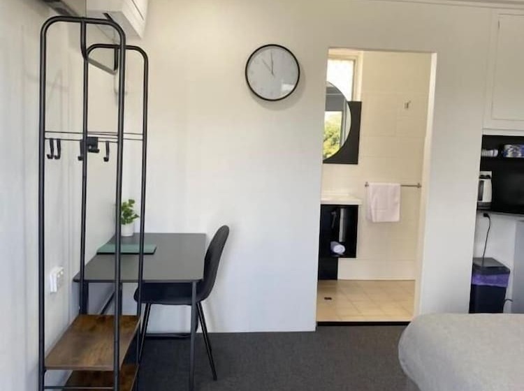 The Seaview Tavern Motel