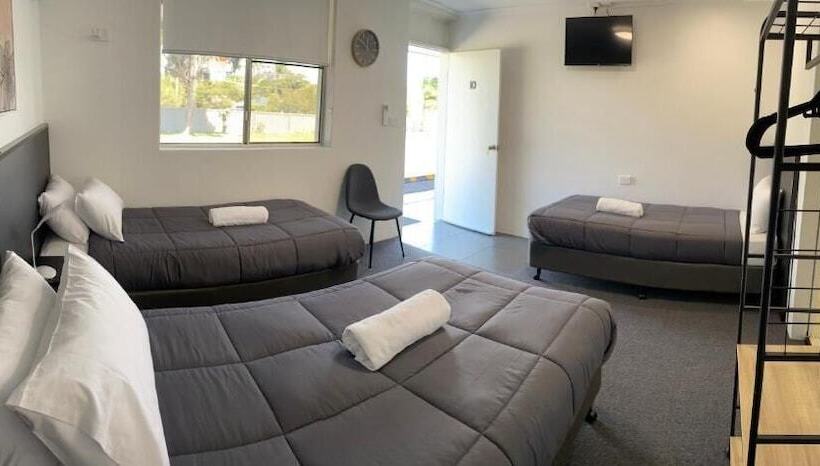 The Seaview Tavern Motel