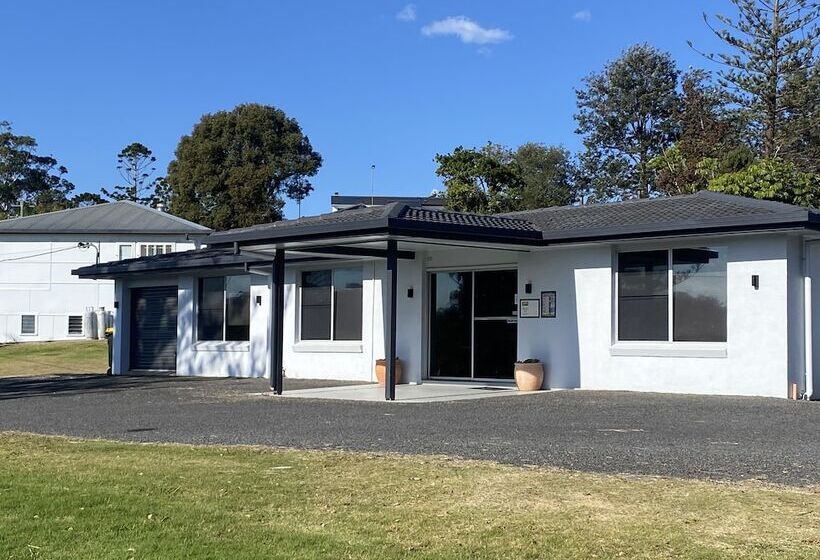 The Seaview Tavern Motel
