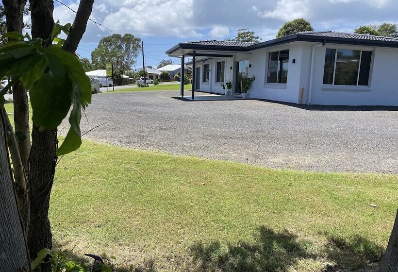 The Seaview Tavern Motel