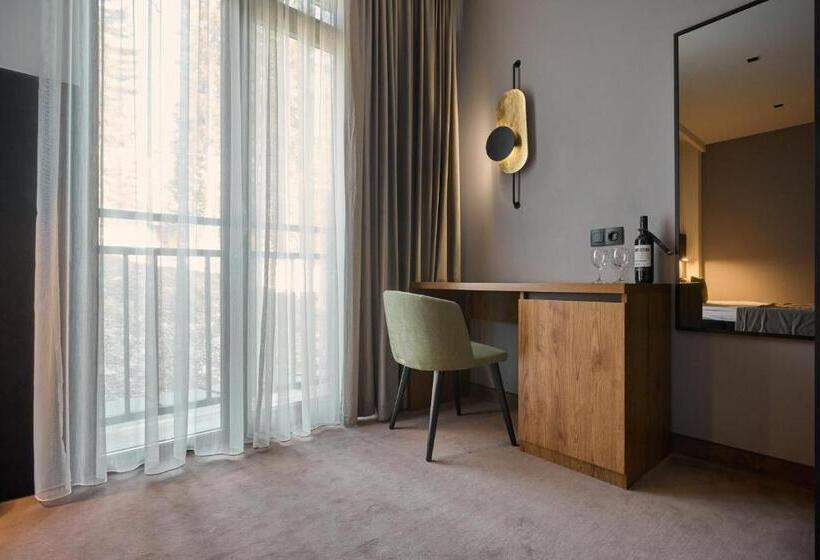 Twins Hotel & Spa