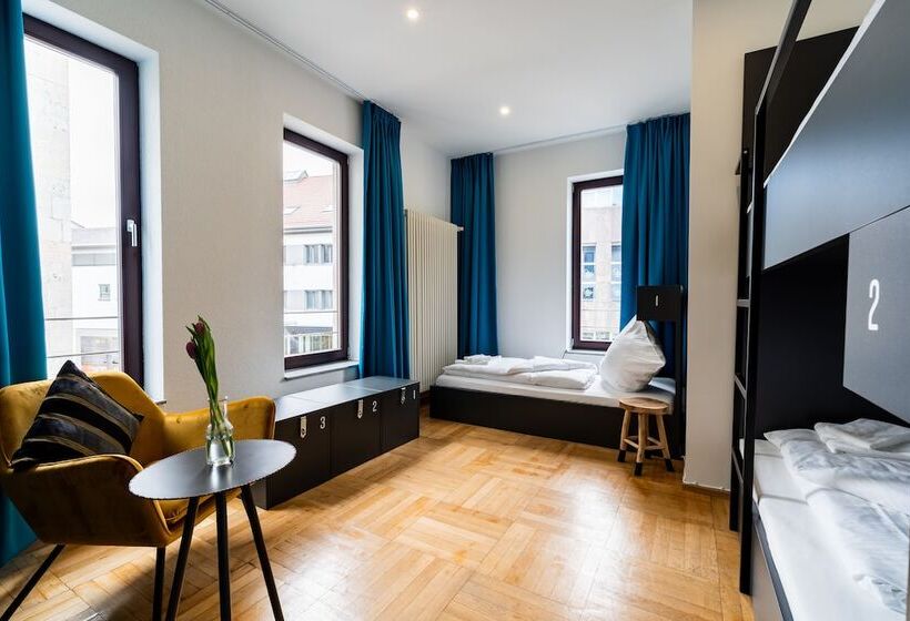 Общежитие Henriettas Sleeping