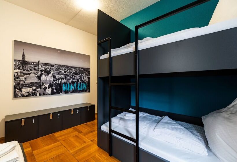 Общежитие Henriettas Sleeping