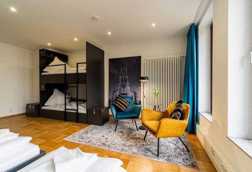 Общежитие Henriettas Sleeping