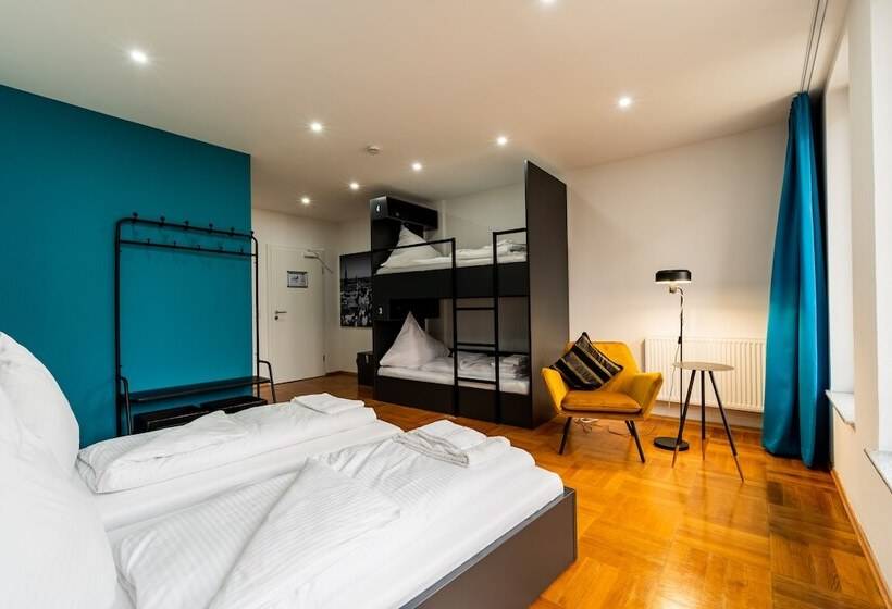 Общежитие Henriettas Sleeping