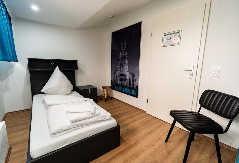 Общежитие Henriettas Sleeping