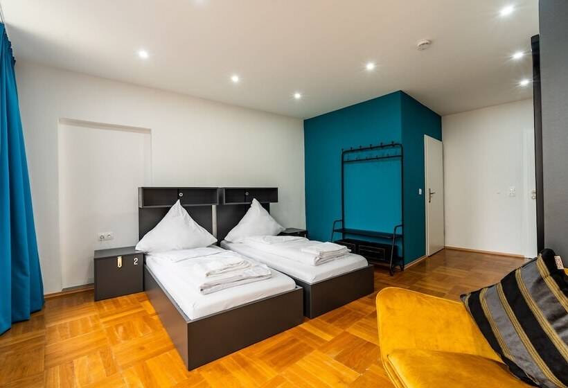 Общежитие Henriettas Sleeping