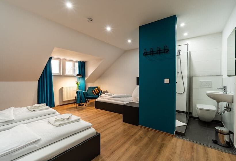 Общежитие Henriettas Sleeping