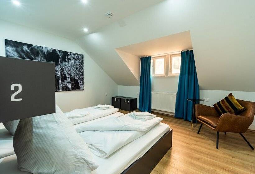 Общежитие Henriettas Sleeping