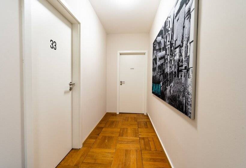 Общежитие Henriettas Sleeping