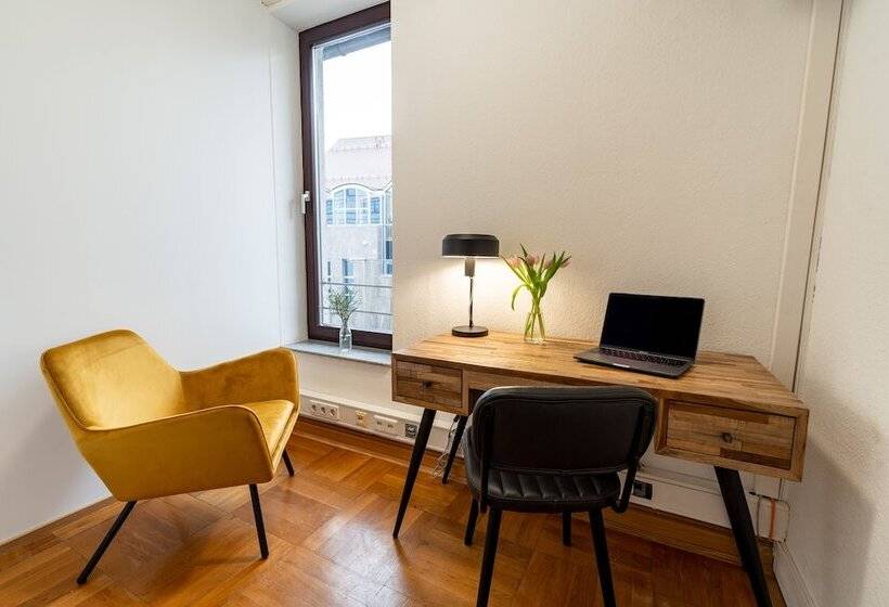 Общежитие Henriettas Sleeping