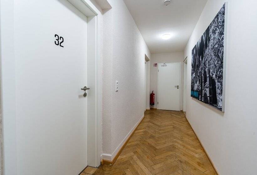 Общежитие Henriettas Sleeping