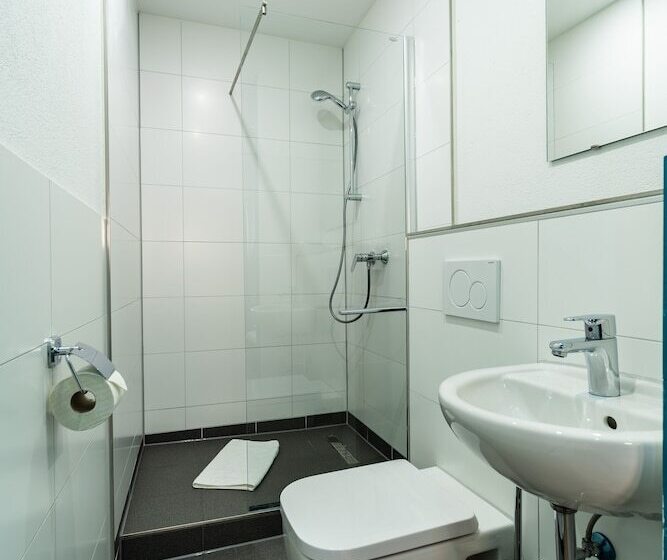 Общежитие Henriettas Sleeping