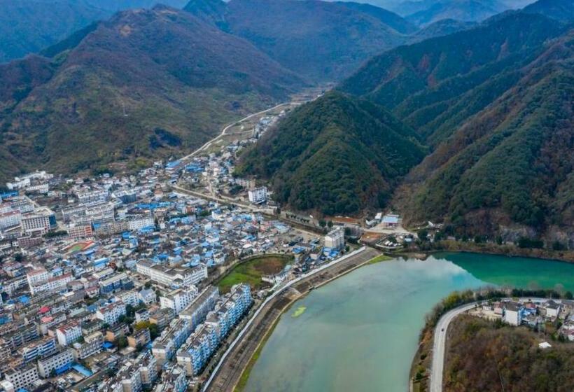 Floral Hotel Shitai Se Shui Wan