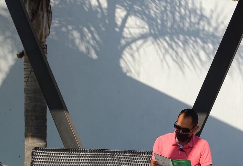 فندق Bugari Aeropuerto Guadalajara