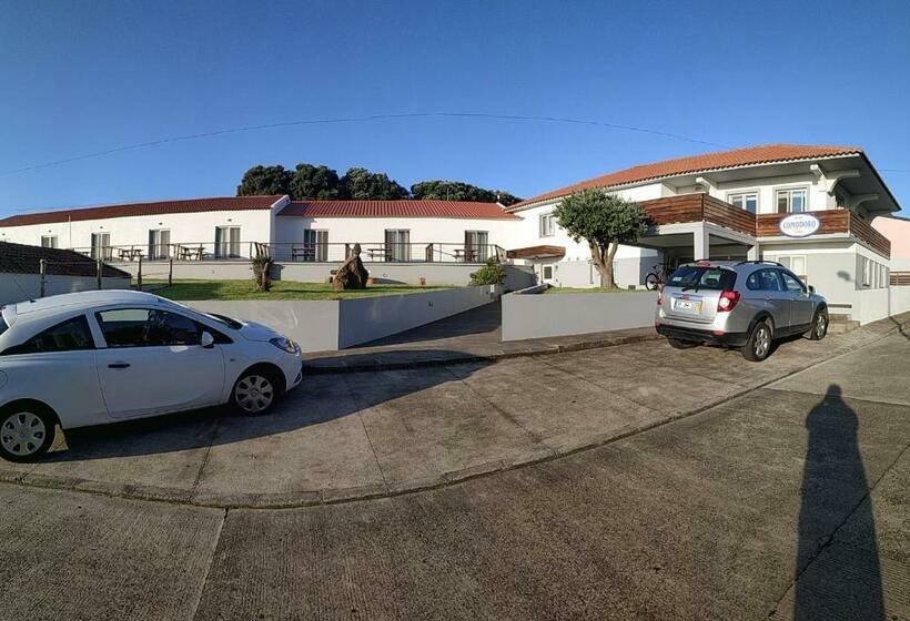 בית מלון כפרי Comodoro