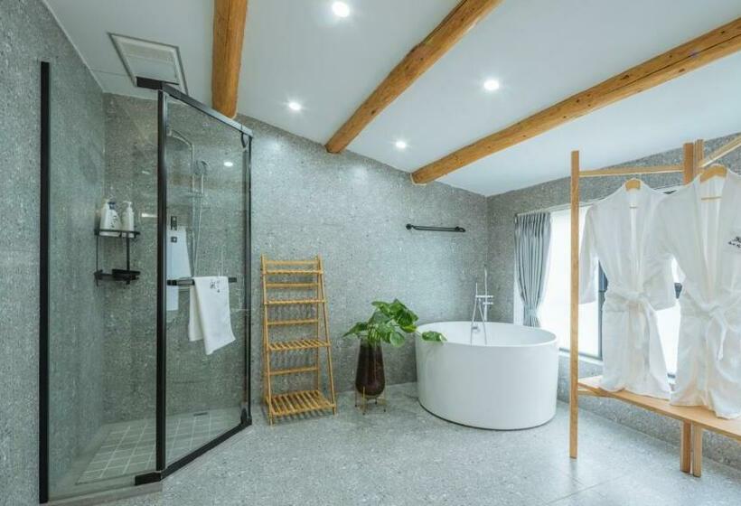 Floral Hotel Jurong Pinshan