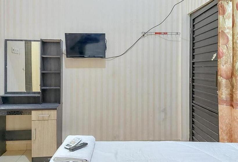 בית מלון כפרי Icha Homestay Near Terminal Purabaya Madiun