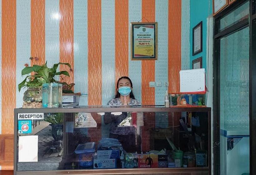 בית מלון כפרי Icha Homestay Near Terminal Purabaya Madiun