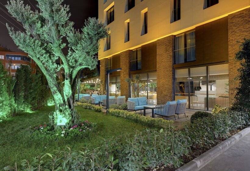 Отель Leo Suites