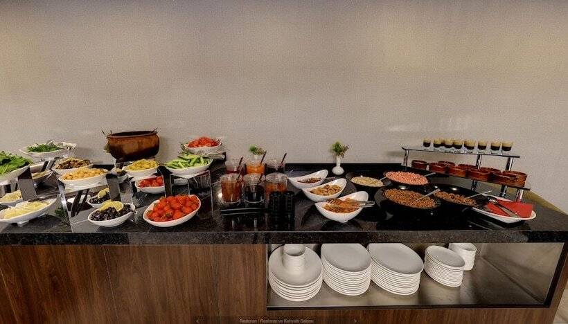 Отель Leo Suites