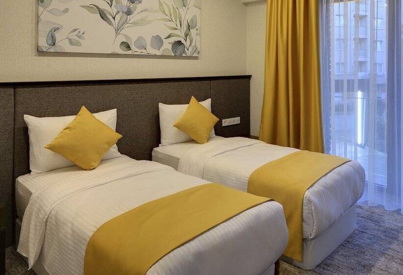 Отель Leo Suites