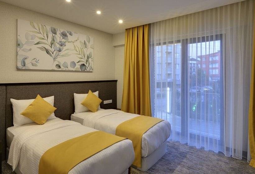 Отель Leo Suites