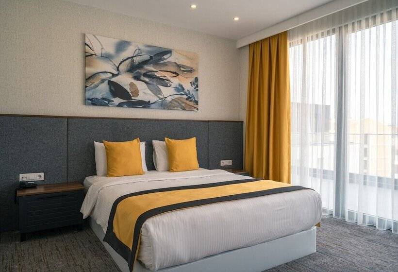 Отель Leo Suites