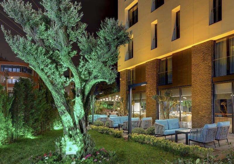 Отель Leo Suites