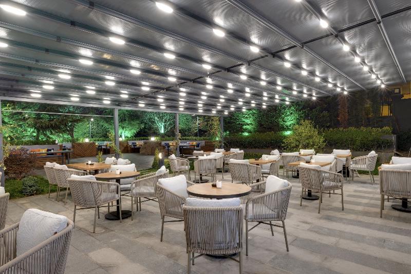 Отель Leo Suites