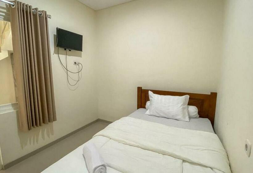 ホテル Nipa Guest House Near Universitas Widyagama Mitra Reddoorz