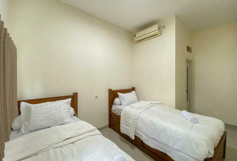 ホテル Nipa Guest House Near Universitas Widyagama Mitra Reddoorz