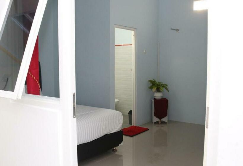 בית מלון כפרי Reddoorz Syariah Near Suncity Mall Madiun