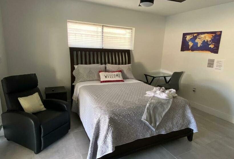 بنسيون Lyz Miami