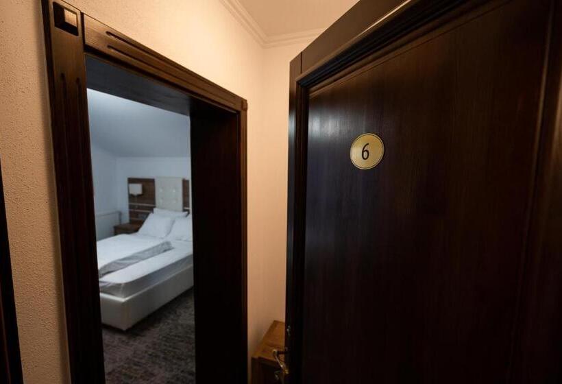 Pensiunea White Residence