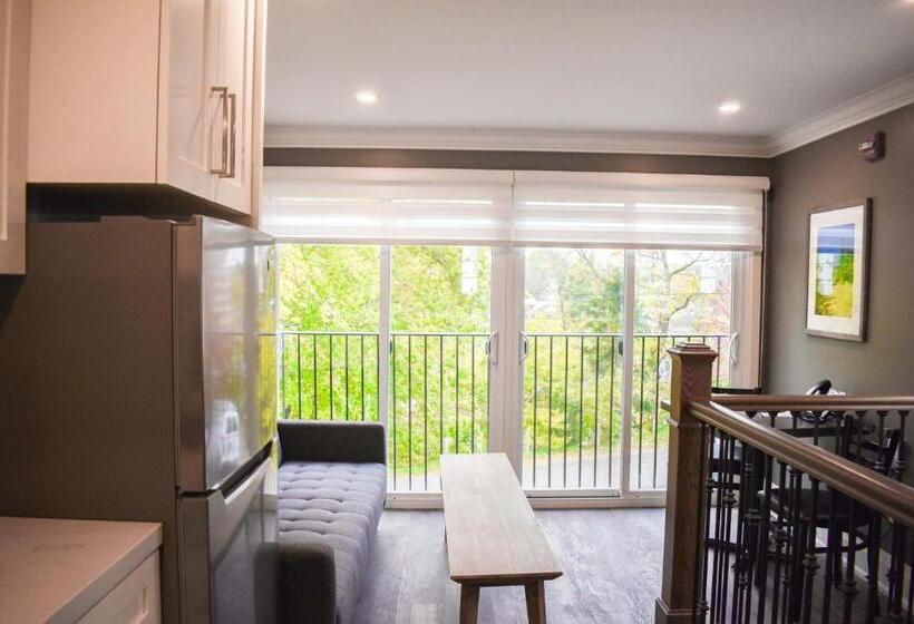 Colonial Hotel & Suites