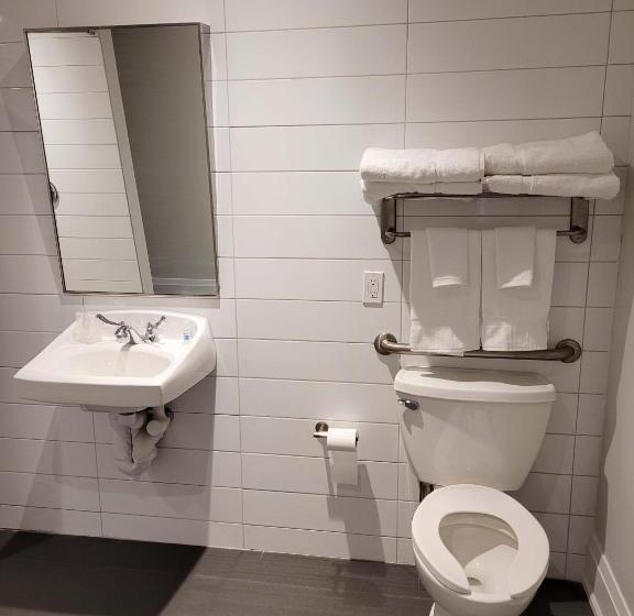 Colonial Hotel & Suites