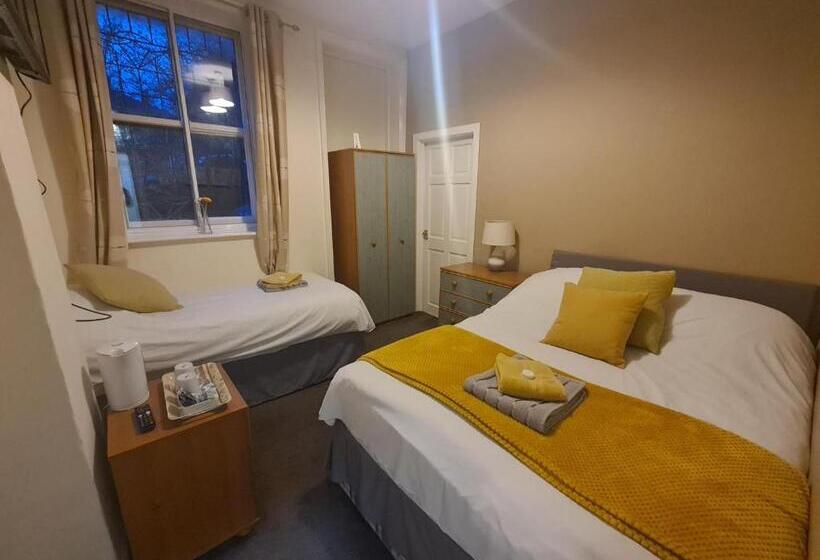 Отель The Stump Cross Inn